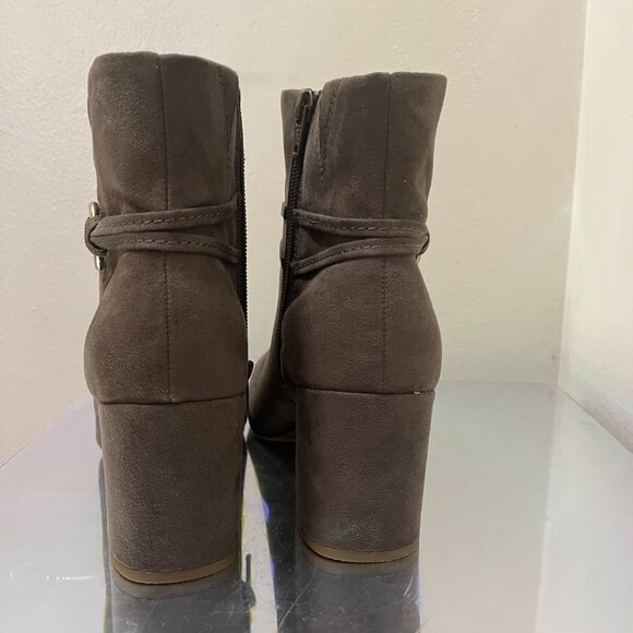 New  Women's Ring Hardware Chunky Heel Boots - Picture 4 of 7